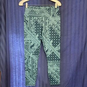 Fabletics Leggings in Turquoise Paisley